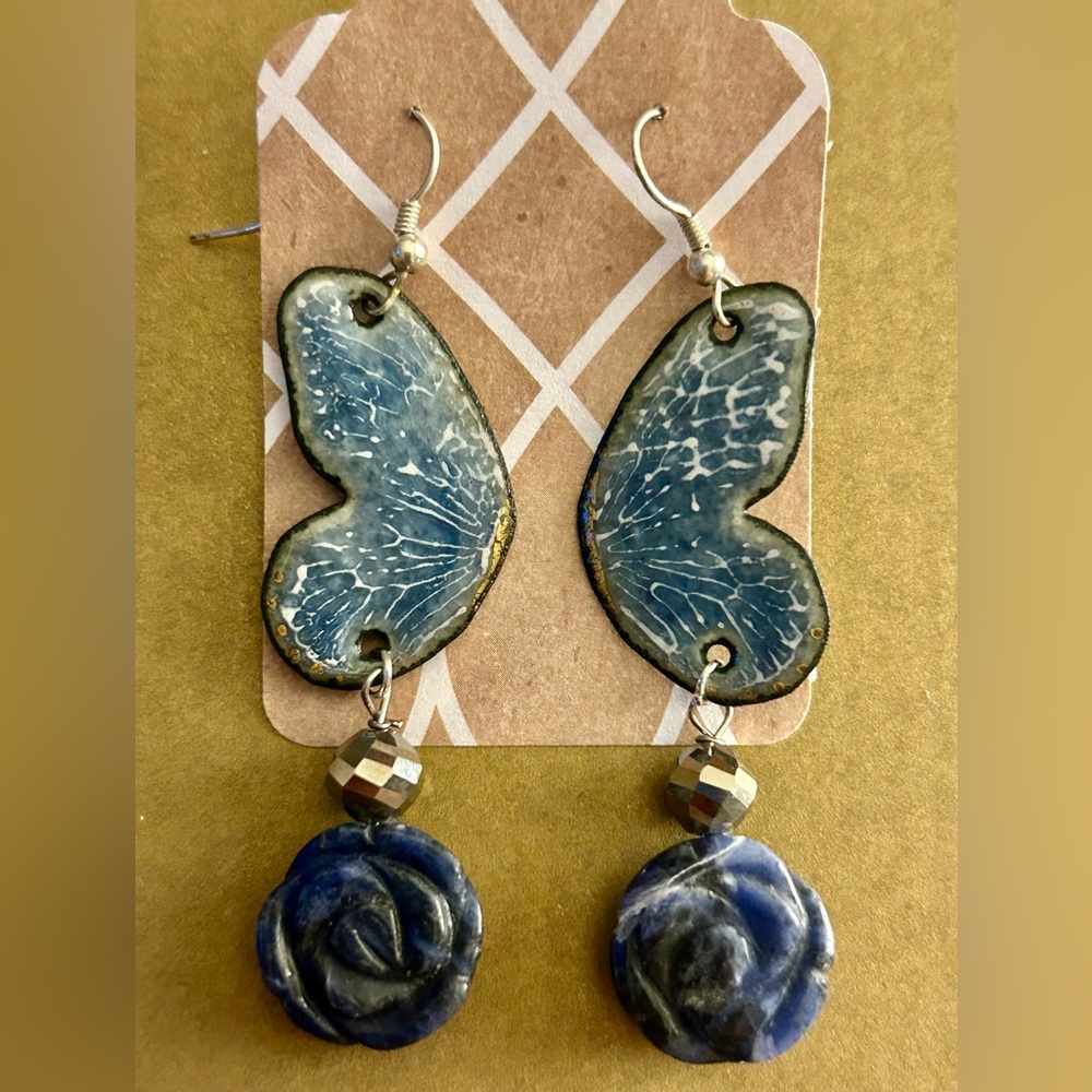Earrings NWOT “Butterfly on a Rose“ 🦋 
Artisan Enameled Copper, Sodalite stone